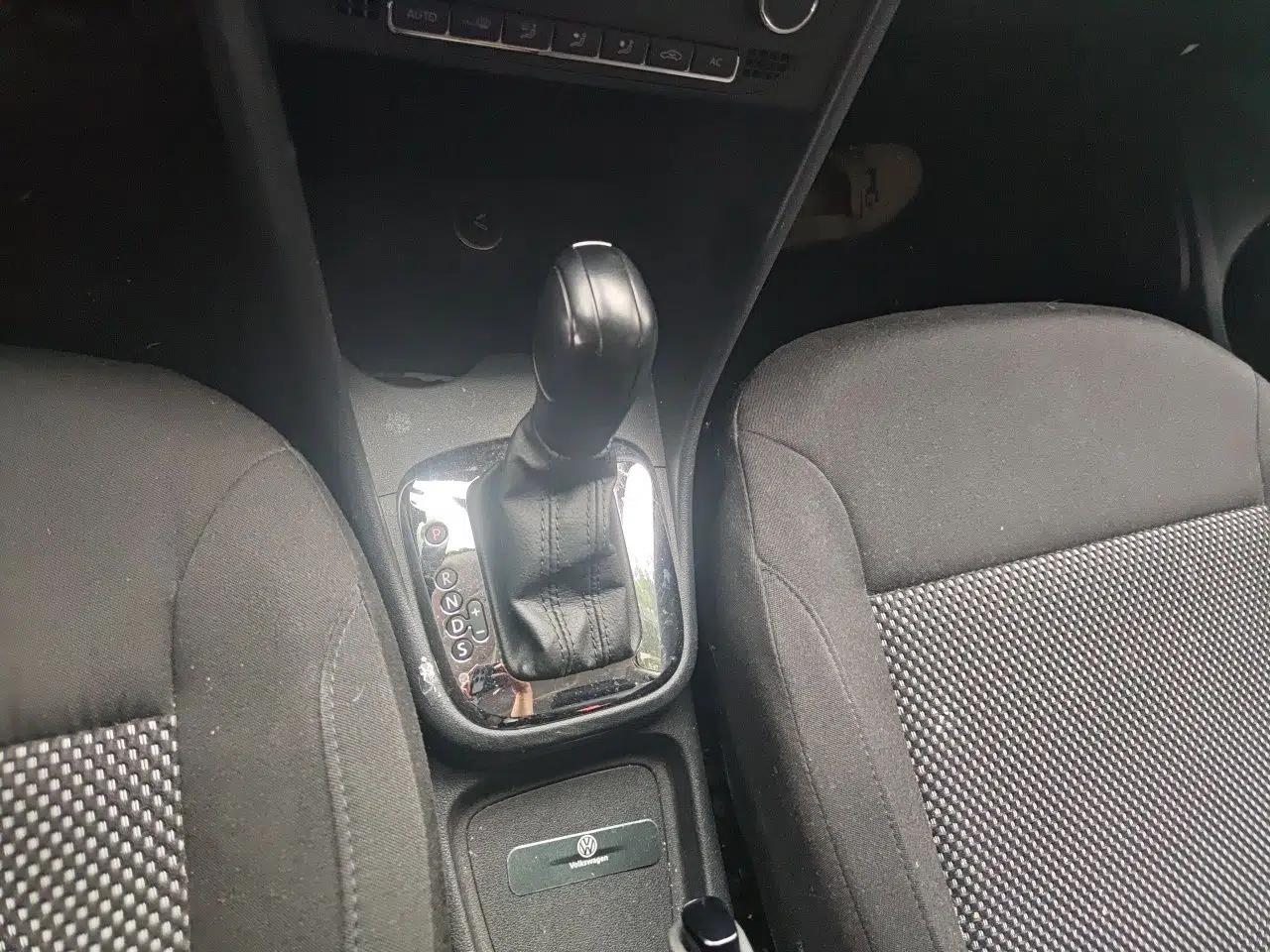 Volkswagen Polo 2011 1.6L Automatic ZhiShang Version — миниатюра 14