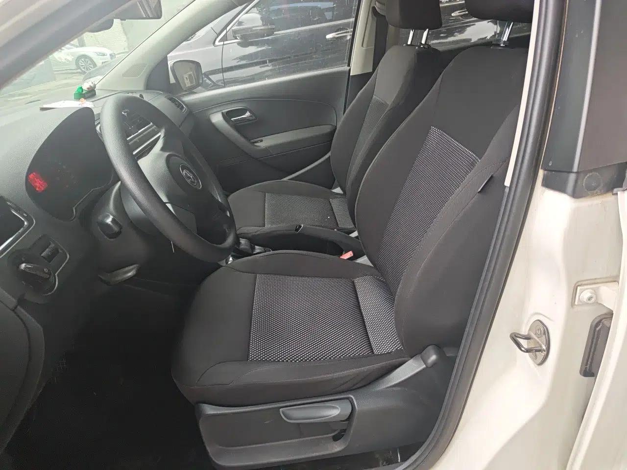 Volkswagen Polo 2011 1.6L Automatic ZhiShang Version — миниатюра 15