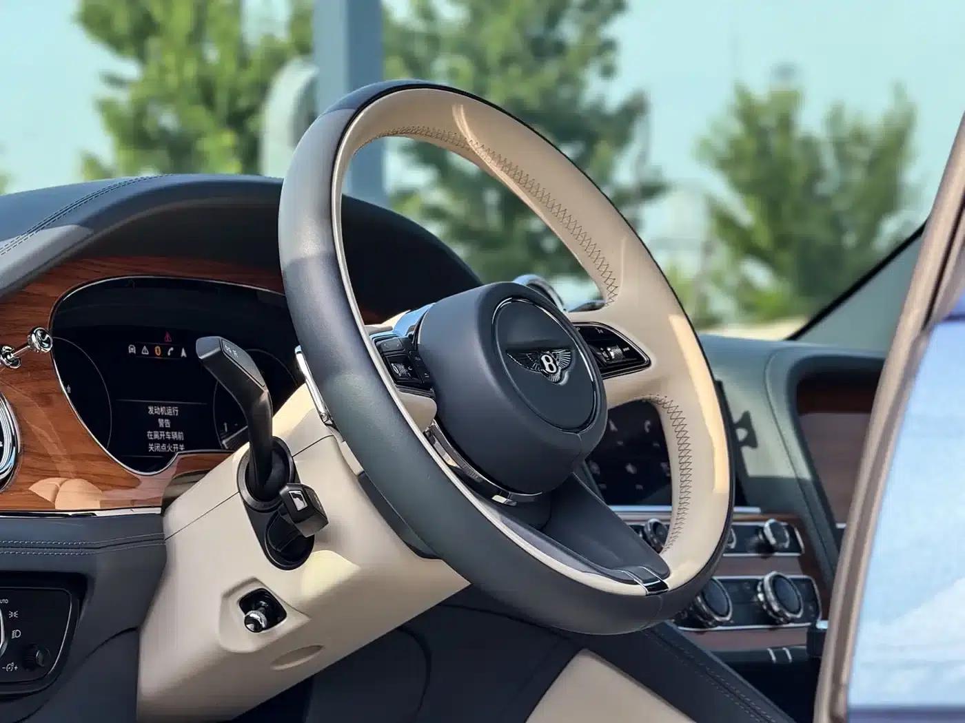 Bentayga 2021 4.0T V8 — миниатюра 10