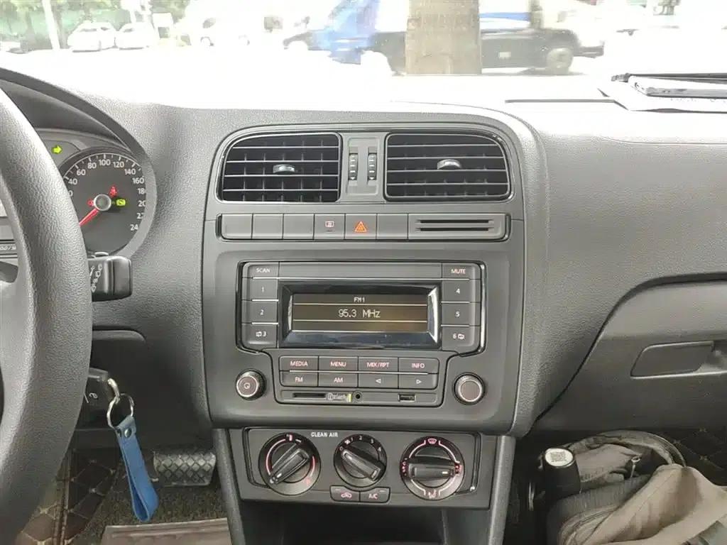 2016 Polo 1.4L Automatic Fashion Edition — миниатюра 13