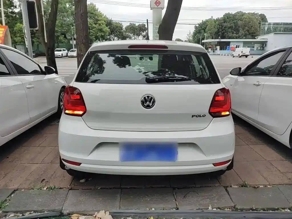 2016 Polo 1.4L Automatic Fashion Edition — миниатюра 6