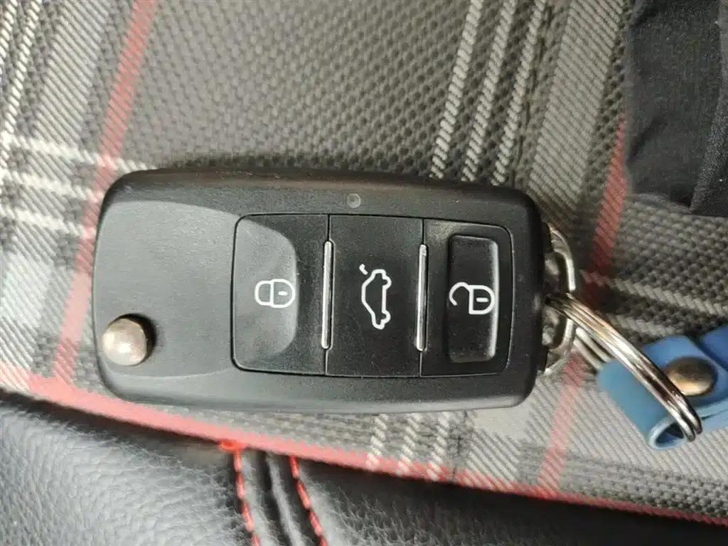 2016 Polo 1.4L Automatic Fashion Edition — миниатюра 9
