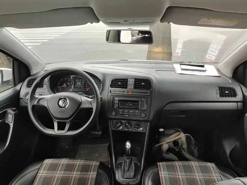 2016 Polo 1.4L Automatic Fashion Edition — миниатюра 10