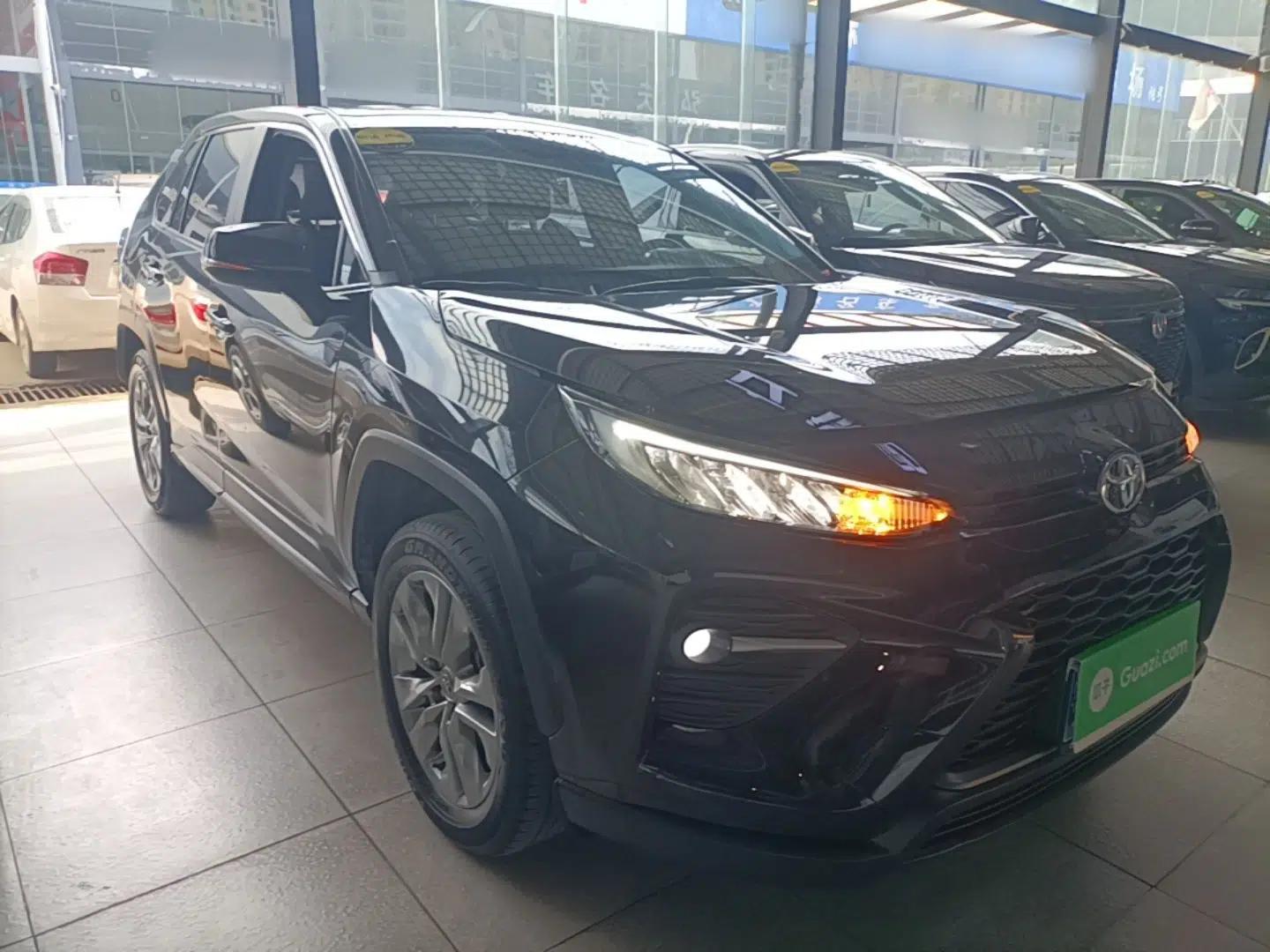Toyota Wildlander 2023 2.0L CVT Two-Wheel Drive Leading Edition — миниатюра 3
