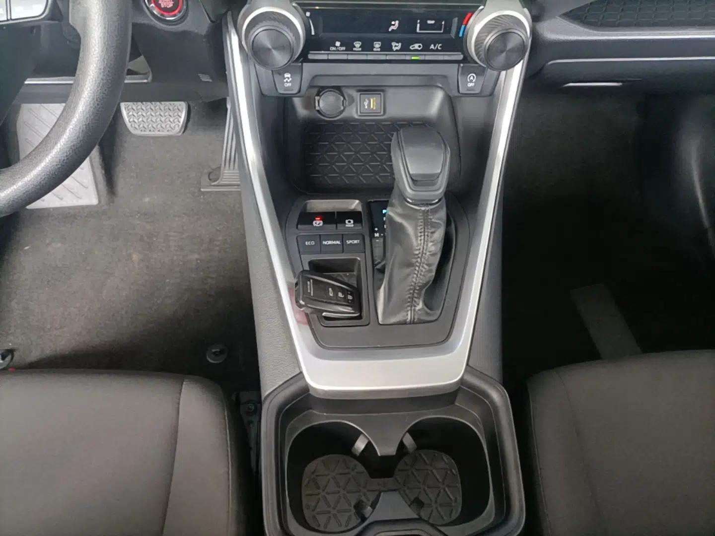 Toyota Wildlander 2023 2.0L CVT Two-Wheel Drive Leading Edition — миниатюра 22