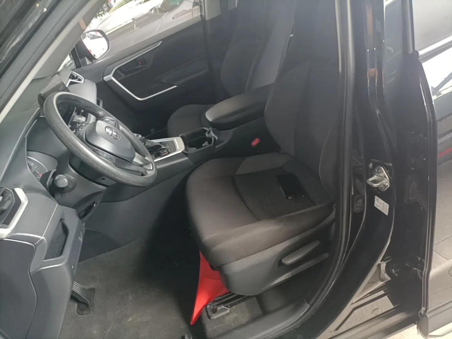 Toyota Wildlander 2023 2.0L CVT Two-Wheel Drive Leading Edition — миниатюра 23