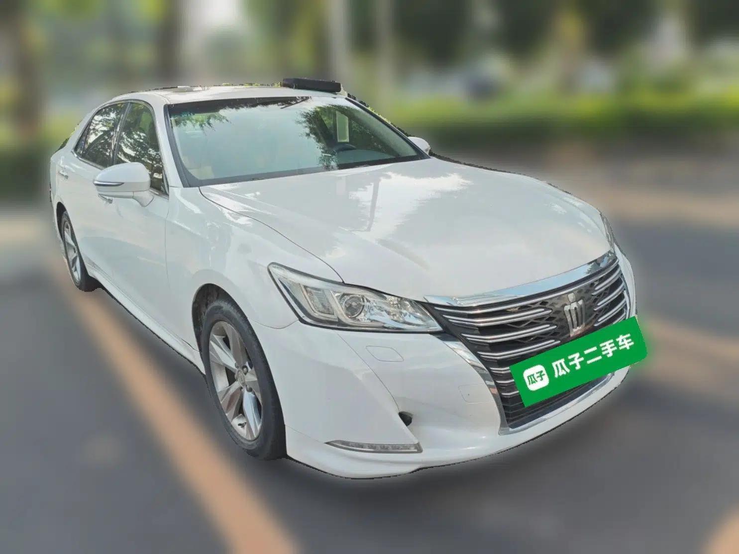 Toyota Crown 2015 2.0T Fashion Edition — миниатюра 3