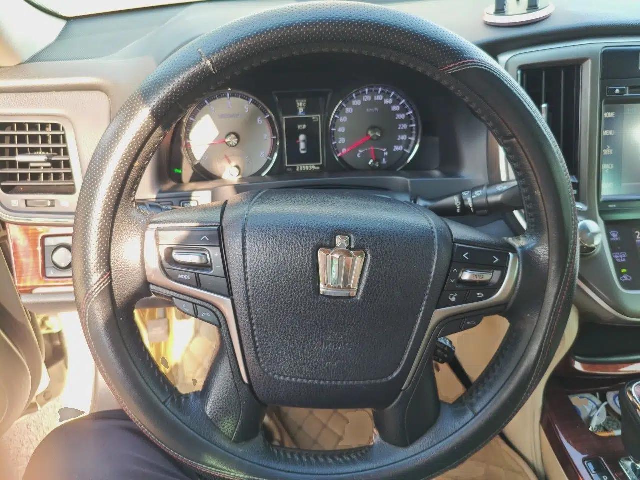 Toyota Crown 2015 2.0T Fashion Edition — миниатюра 10