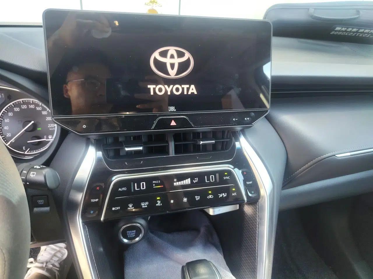 Toyota Venza 2022 2.0L CVT Two-Wheel Drive Prestige Edition — миниатюра 13