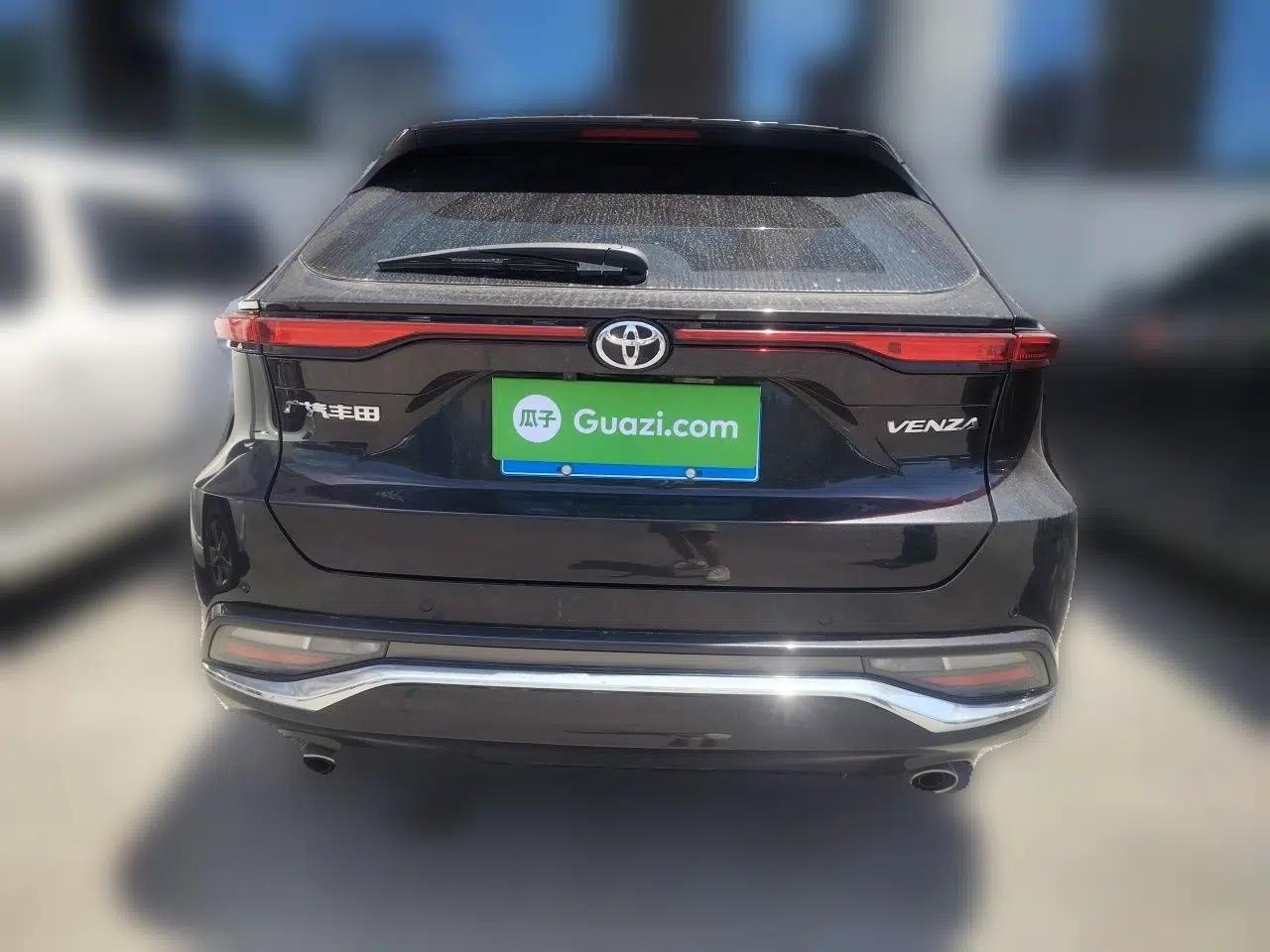 Toyota Venza 2022 2.0L CVT Two-Wheel Drive Prestige Edition — миниатюра 5