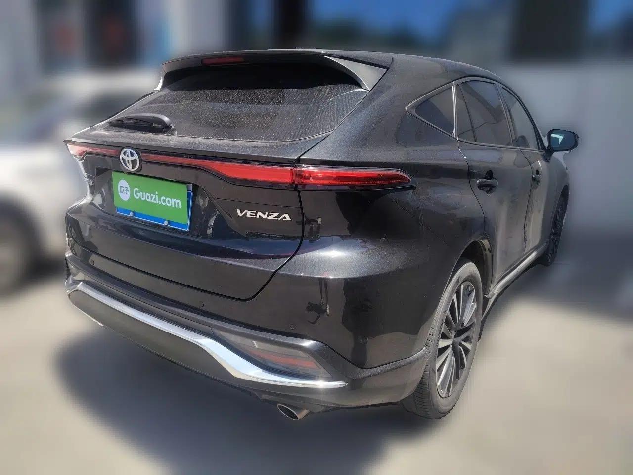 Toyota Venza 2022 2.0L CVT Two-Wheel Drive Prestige Edition — миниатюра 6