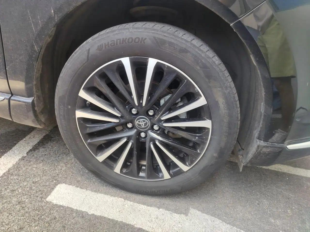 Toyota Venza 2022 2.0L CVT Two-Wheel Drive Prestige Edition — миниатюра 8