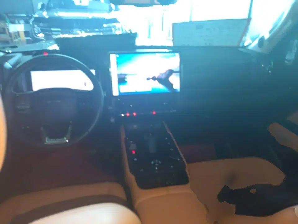 Haval Raptor New Energy 2023 Hi4 145 Explorer Edition — миниатюра 17