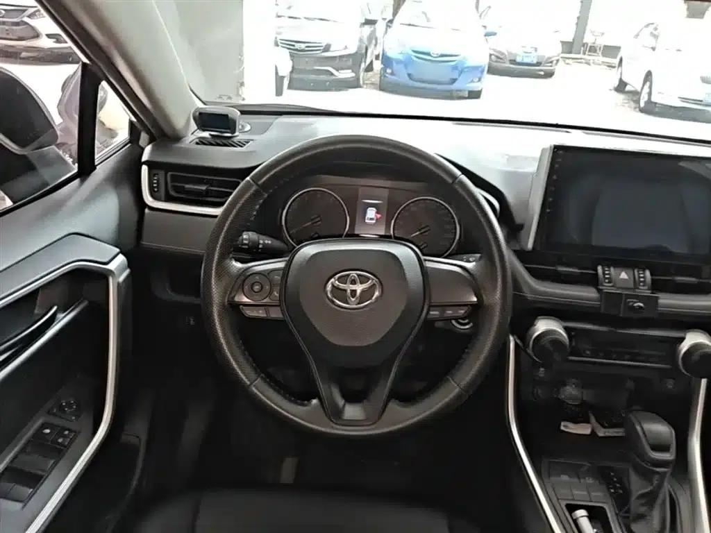2022 Toyota RAV4 2.0L CVT 2WD Leading Edition — миниатюра 11