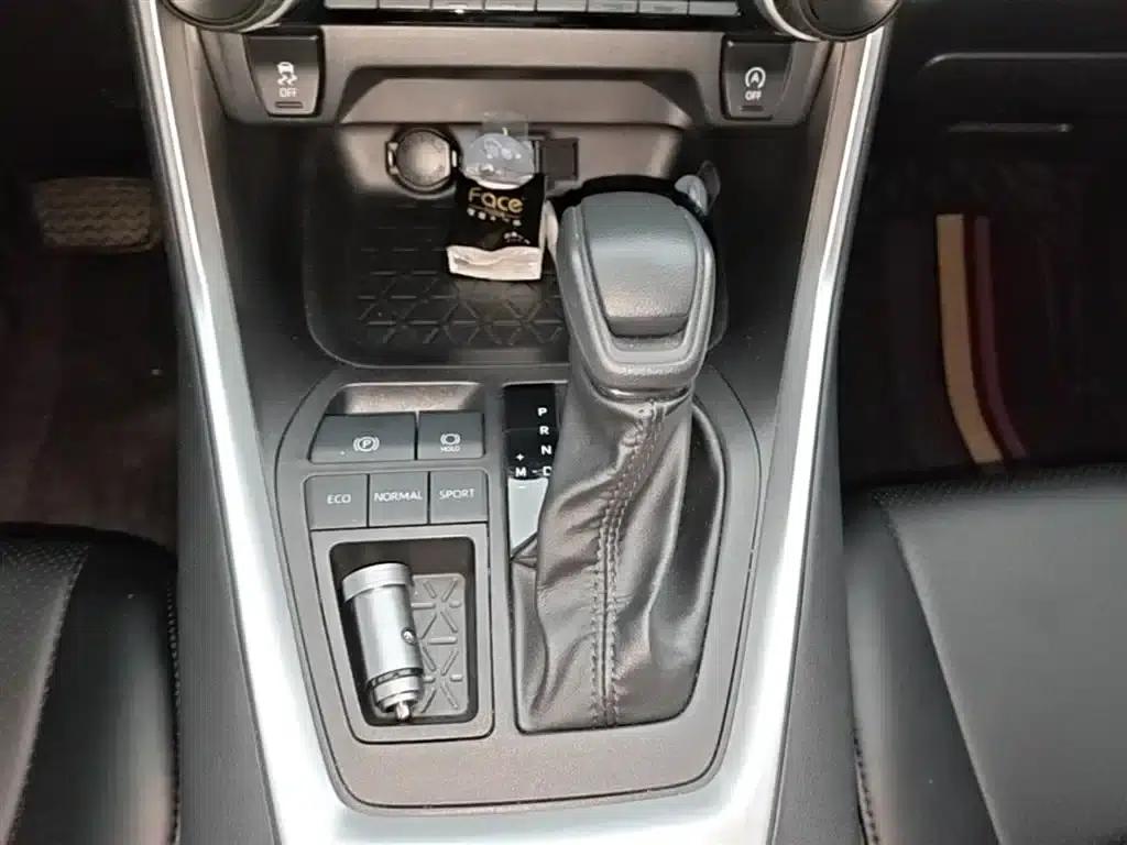 2022 Toyota RAV4 2.0L CVT 2WD Leading Edition — миниатюра 14