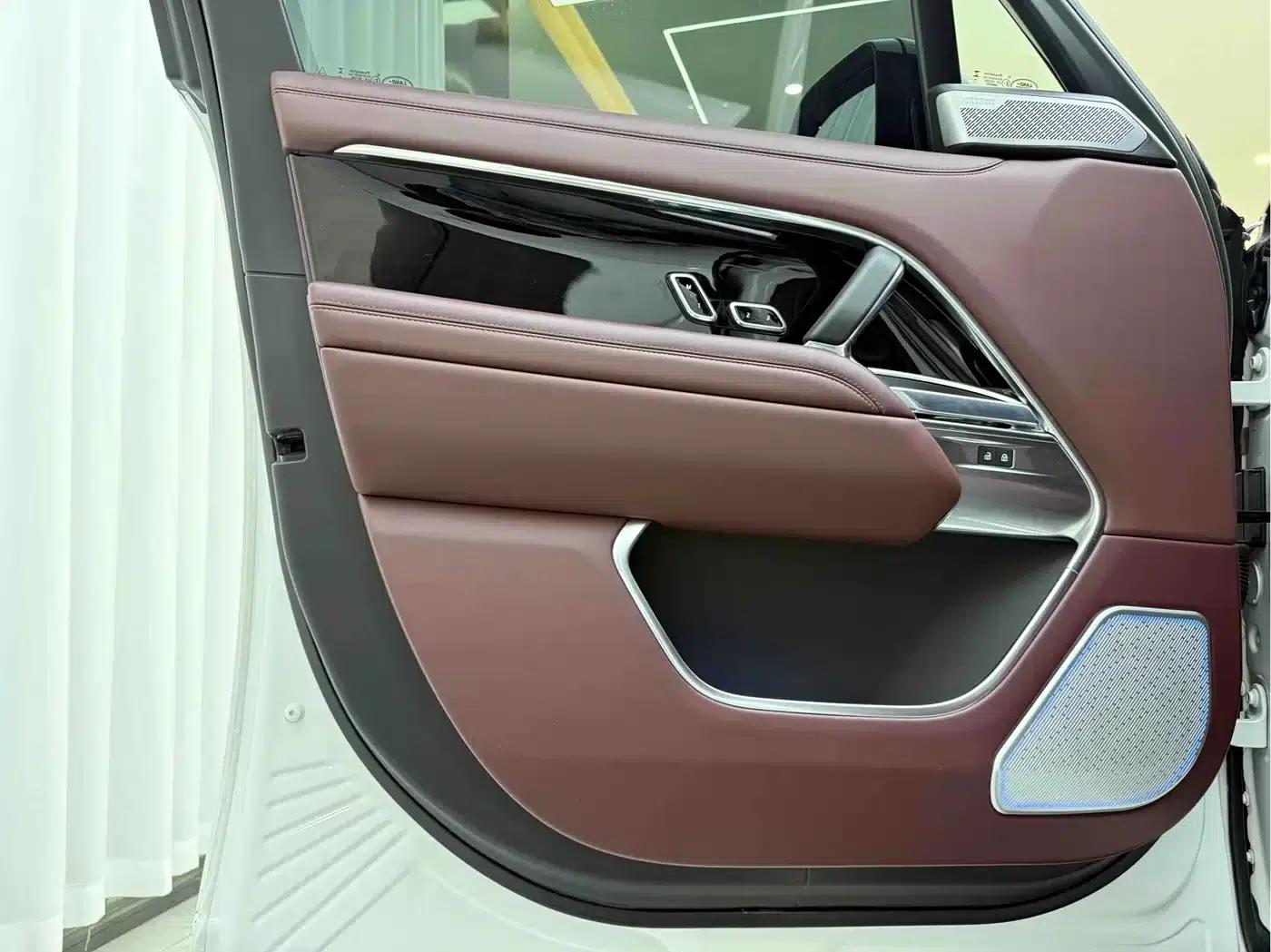 Range Rover 2025 3.0 L6 400PS Grand Long Wheelbase — миниатюра 3