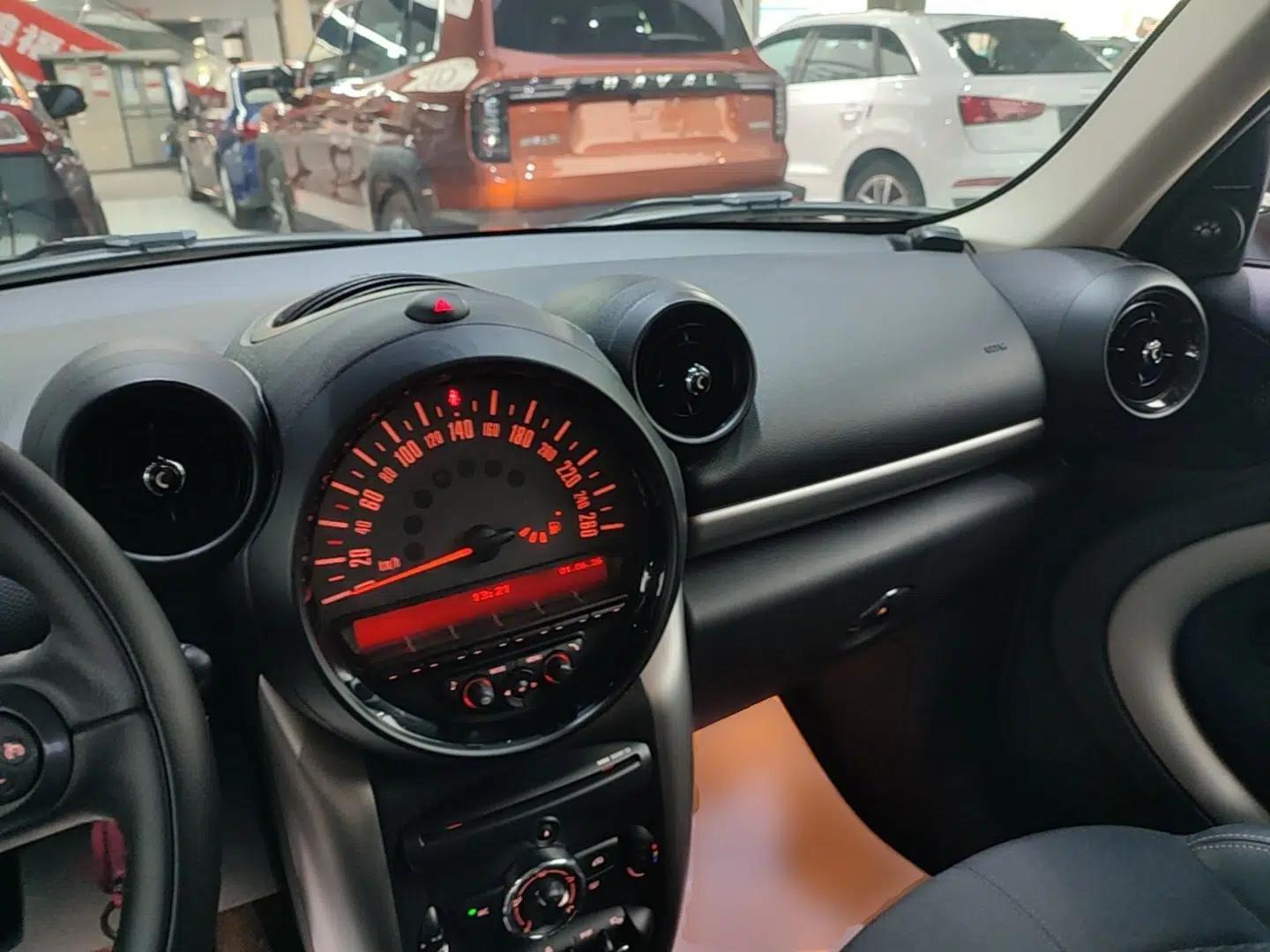 MINI Countryman 2016 1.6T COOPER ALL4 Fun Equipment Enthusiast — миниатюра 12