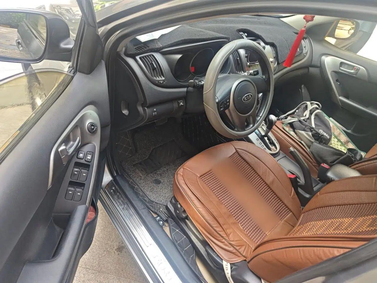 Kia Forte 2009 1.6L AT Premium — миниатюра 16