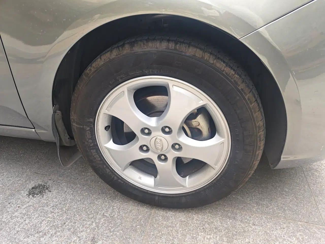 Kia Forte 2009 1.6L AT Premium — миниатюра 8