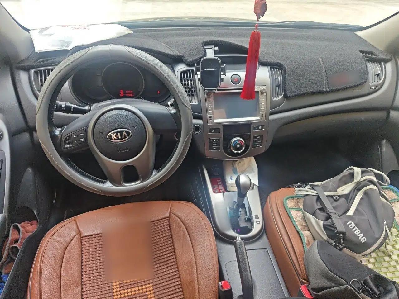 Kia Forte 2009 1.6L AT Premium — миниатюра 9