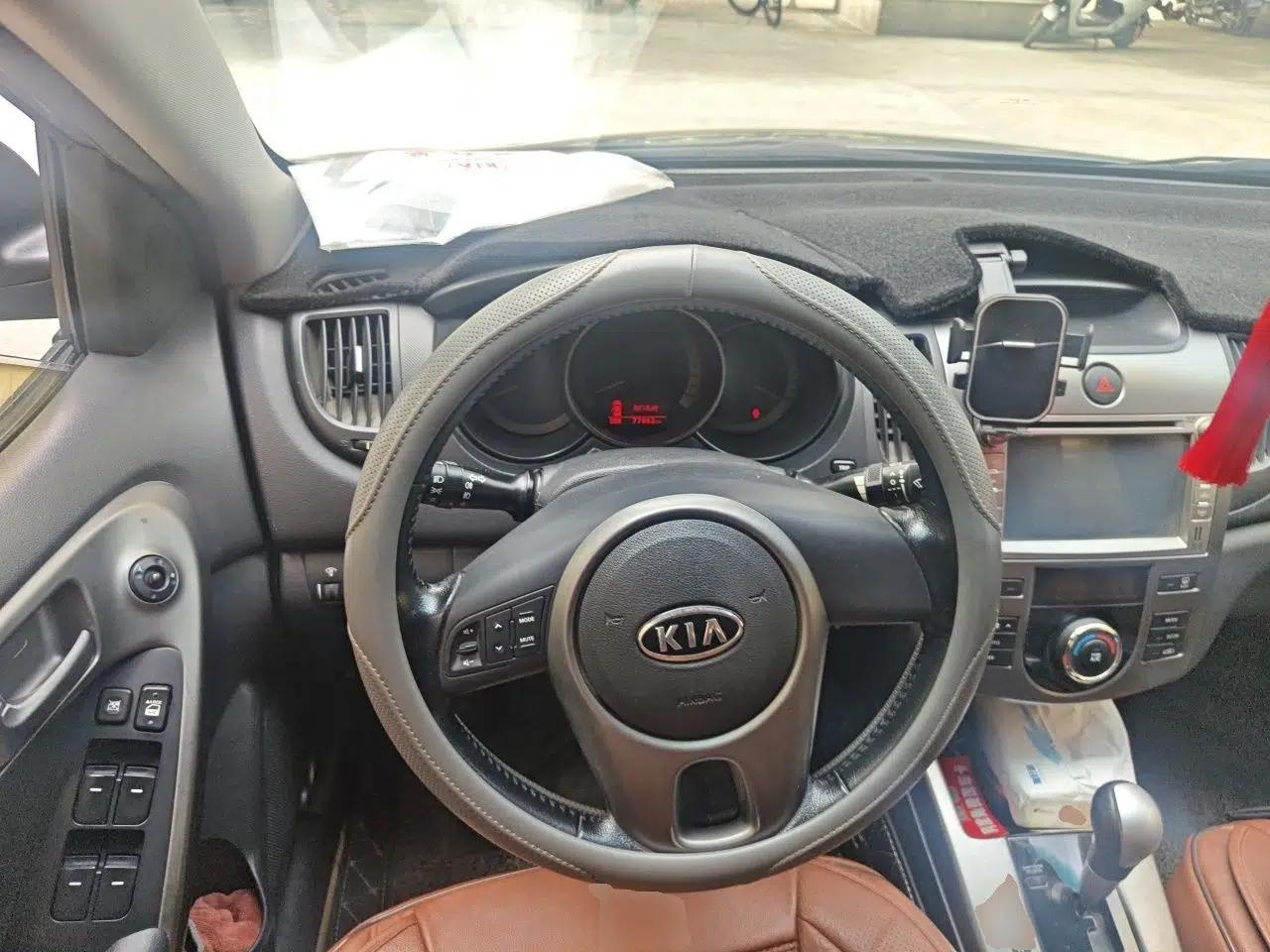 Kia Forte 2009 1.6L AT Premium — миниатюра 10