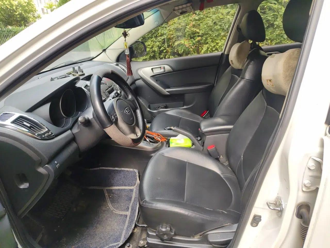Kia Forte 2011 1.6L AT Premium — миниатюра 15