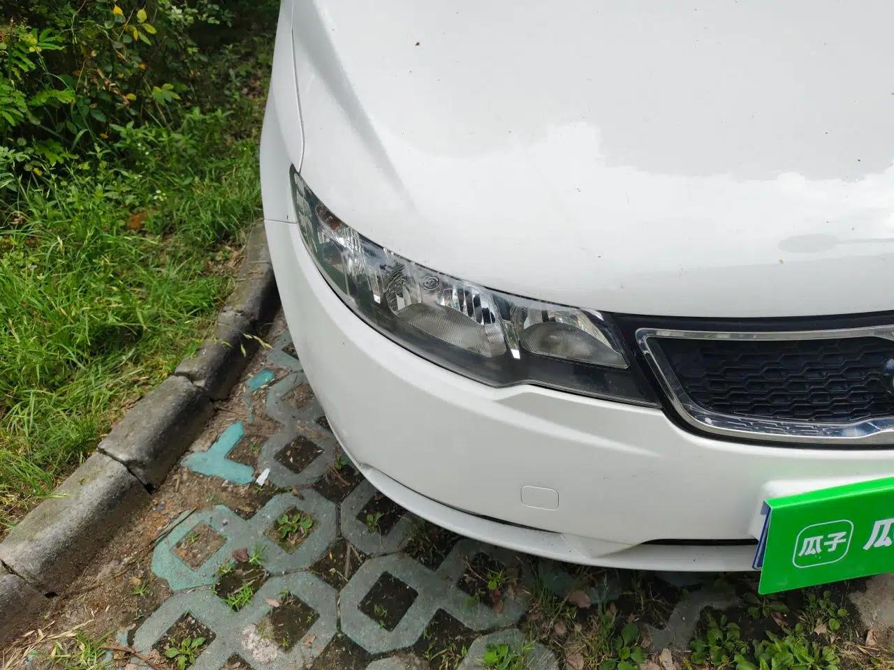 Kia Forte 2011 1.6L AT Premium — миниатюра 7