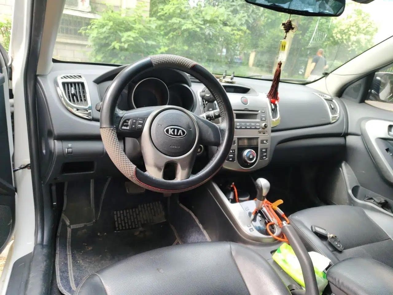 Kia Forte 2011 1.6L AT Premium — миниатюра 9