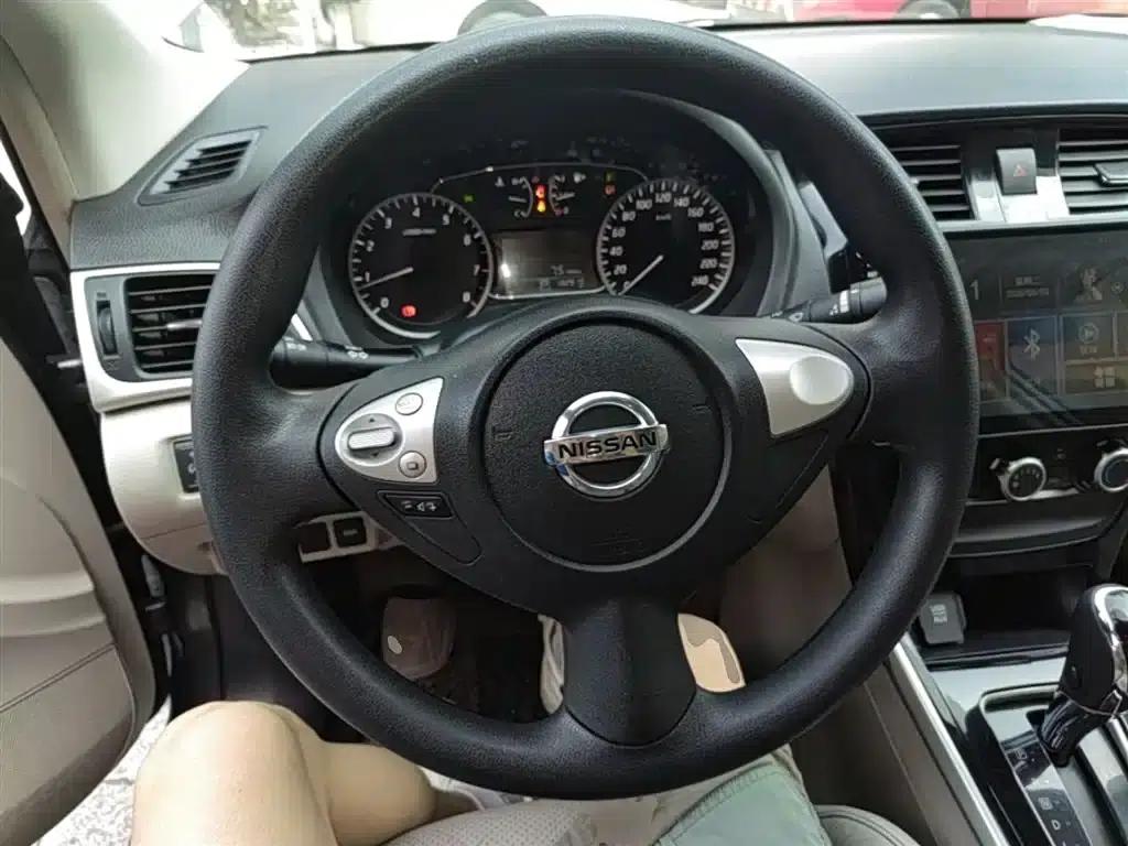 Nissan Sylphy 2016 1.6XL CVT Luxury Edition — миниатюра 11