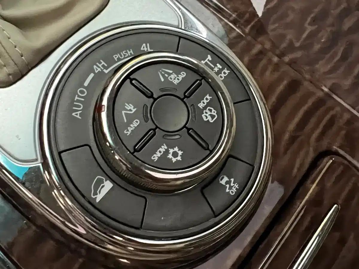 2017 Nissan Patrol 4.0L Automatic — миниатюра 17