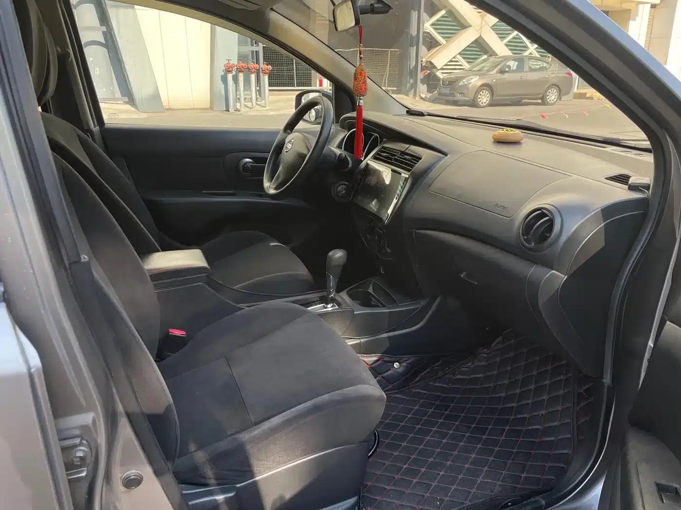 Nissan Livina 2013 1.6XE CVT Comfort Edition — миниатюра 10
