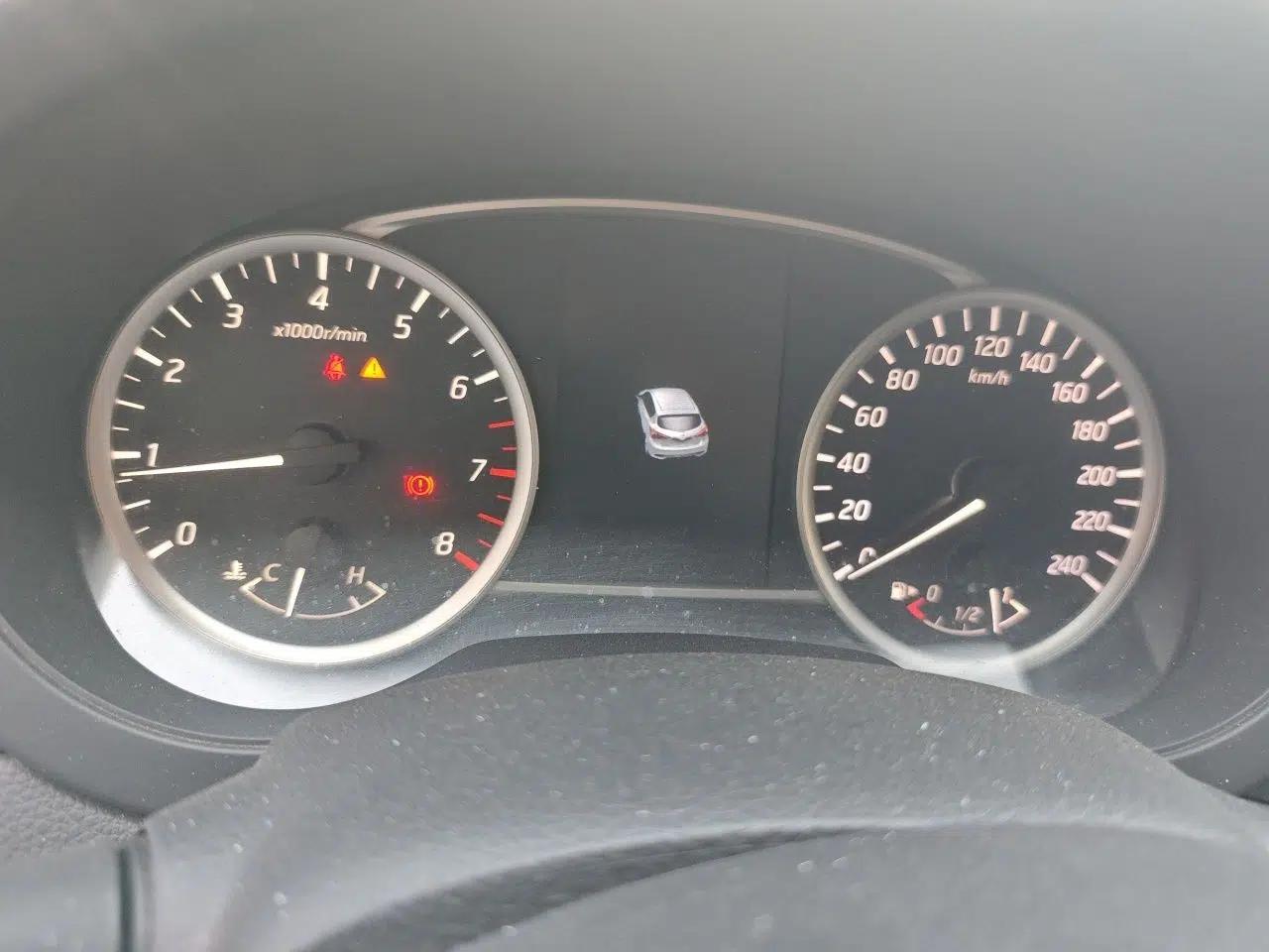 Nissan Tiida 2016 1.6L CVT Cool Dynamic Edition — миниатюра 11
