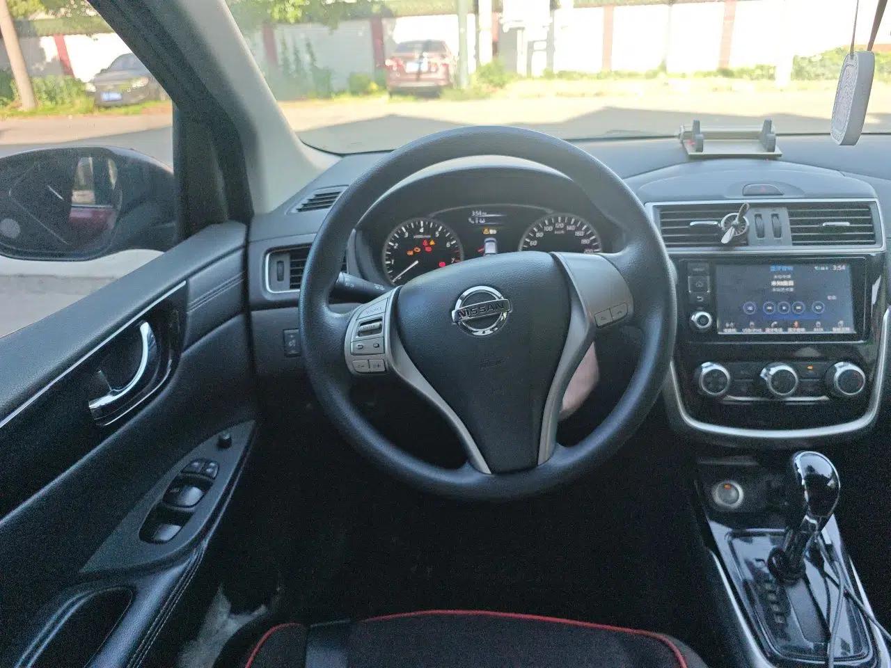 Nissan Tiida 2016 1.6L CVT Cool Dynamic Edition — миниатюра 10