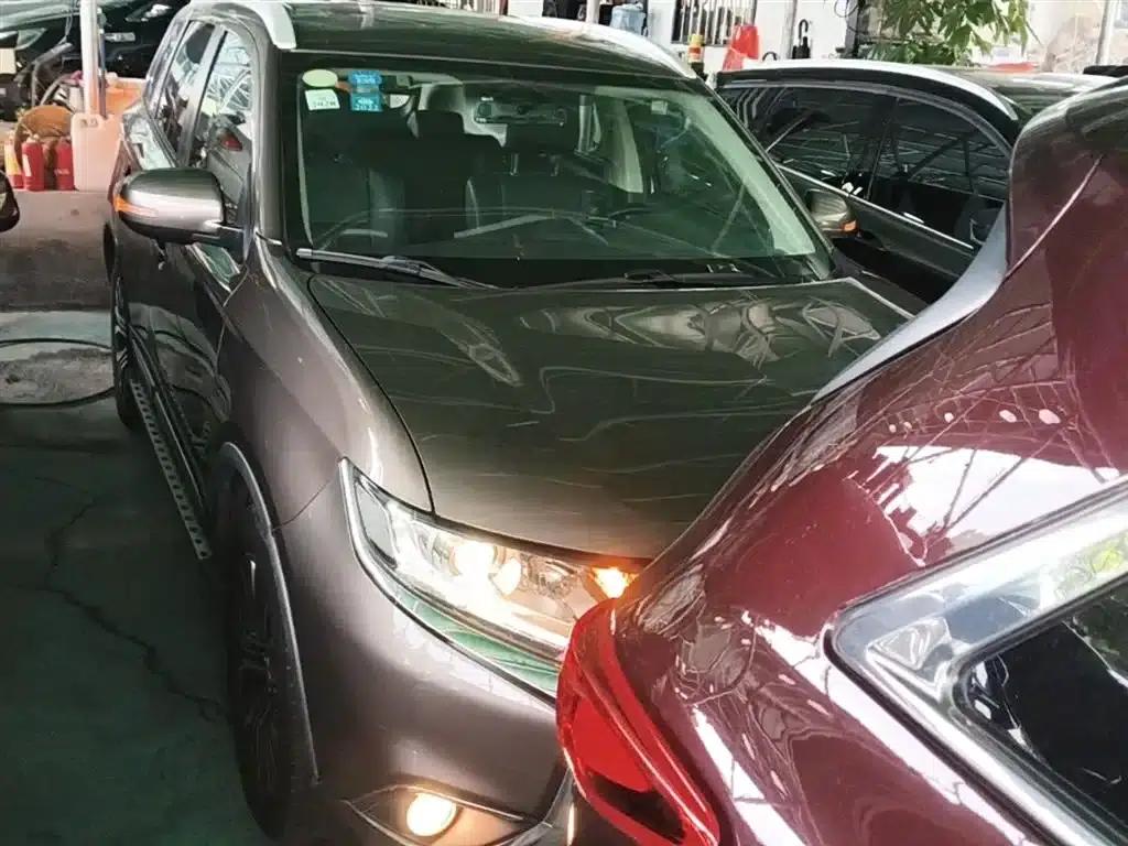 Outlander 2018 2.0L 2WD Glory Edition 5-seater — миниатюра 3