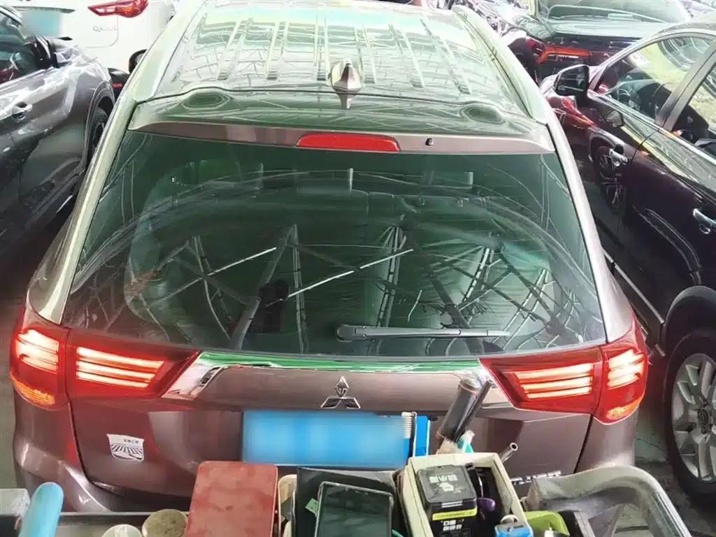 Outlander 2018 2.0L 2WD Glory Edition 5-seater — миниатюра 6