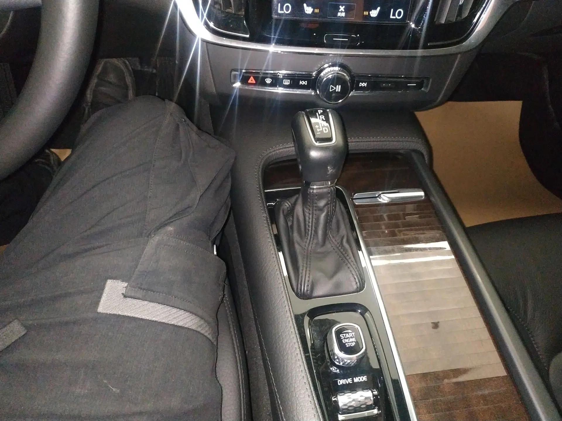 Volvo S90 2018 T4 Zhiyuan Edition — миниатюра 21