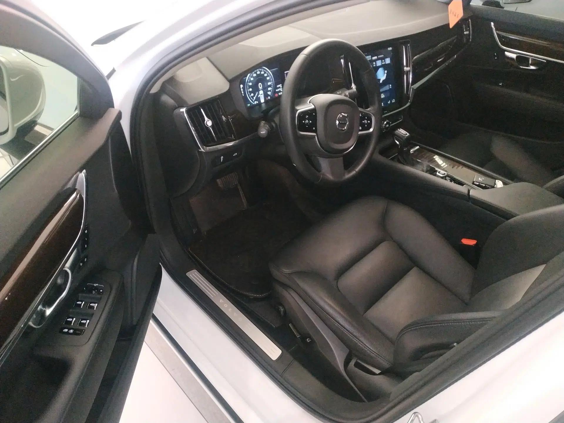 Volvo S90 2018 T4 Zhiyuan Edition — миниатюра 23