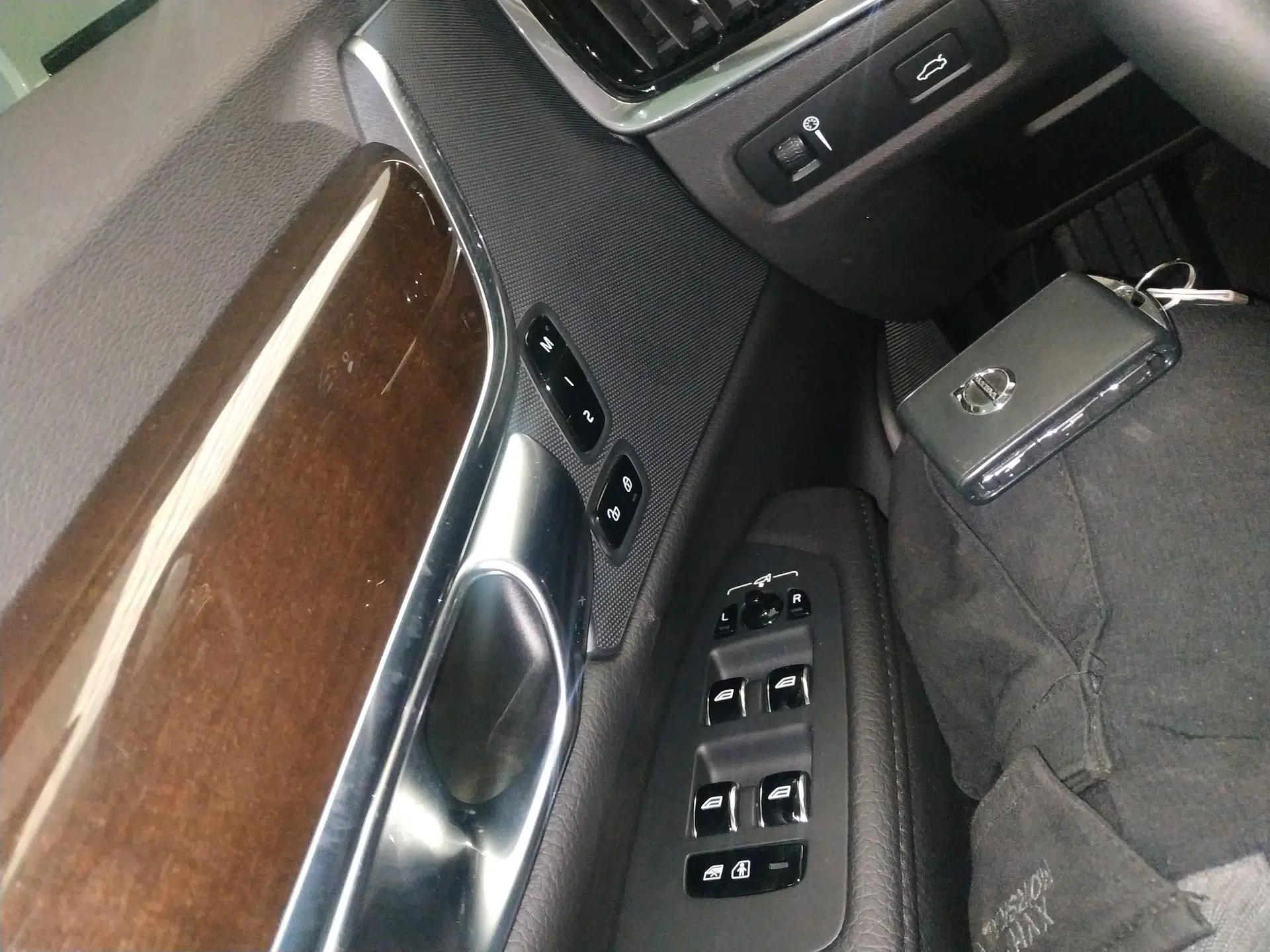 Volvo S90 2018 T4 Zhiyuan Edition — миниатюра 28