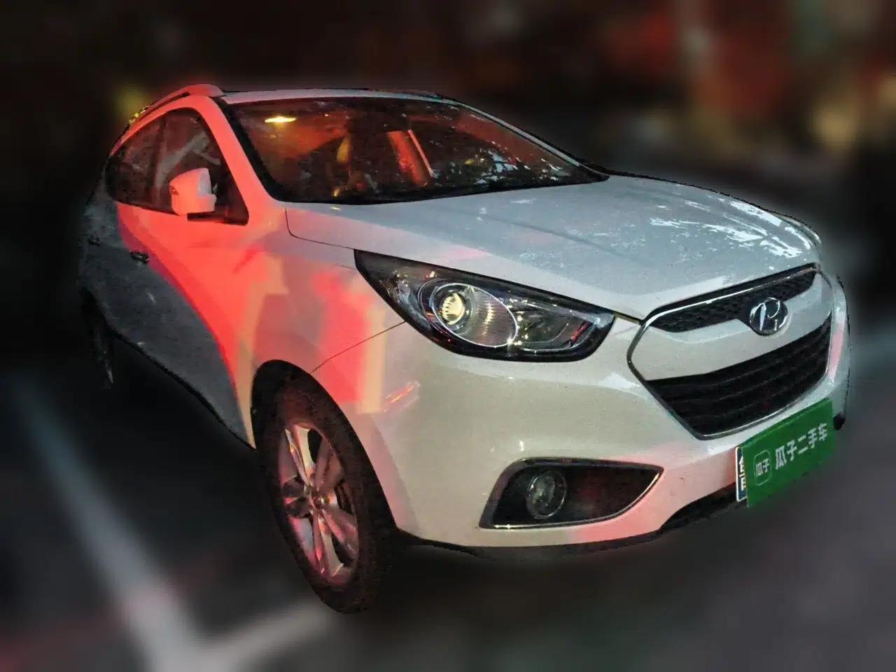 Hyundai ix35 2012 2.0L Automatic Two-Wheel Drive Elite Edition GLS — миниатюра 3