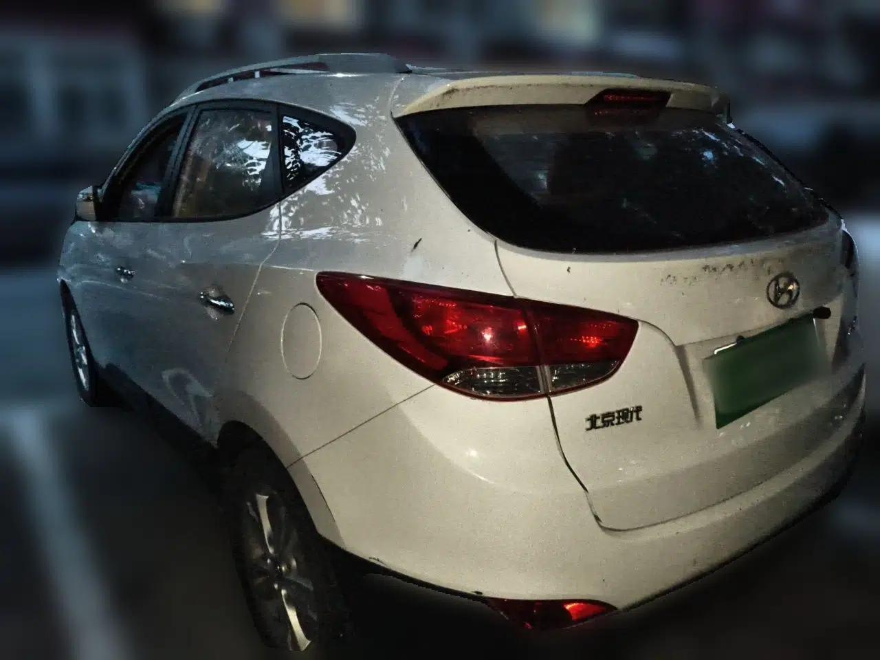 Hyundai ix35 2012 2.0L Automatic Two-Wheel Drive Elite Edition GLS — миниатюра 4