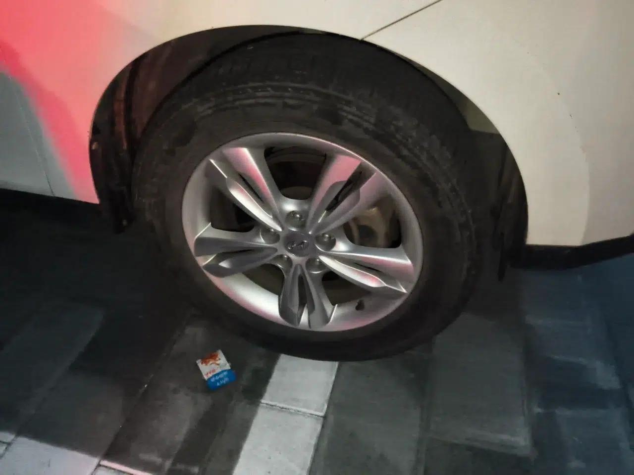 Hyundai ix35 2012 2.0L Automatic Two-Wheel Drive Elite Edition GLS — миниатюра 8
