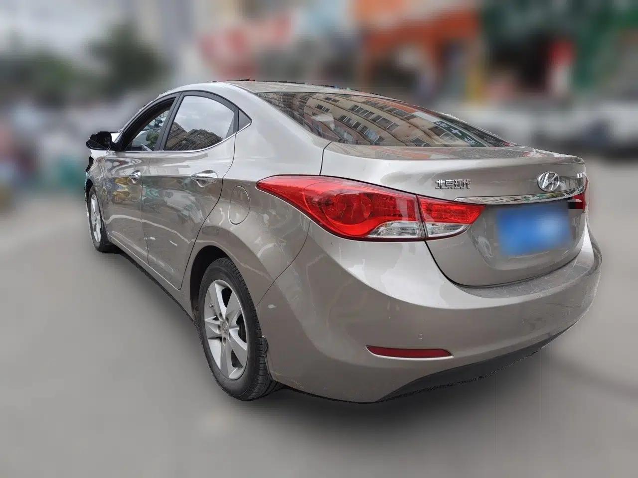 Hyundai Elantra (5th Generation / Langdong) 2013 1.6L Automatic Luxury Model — миниатюра 4