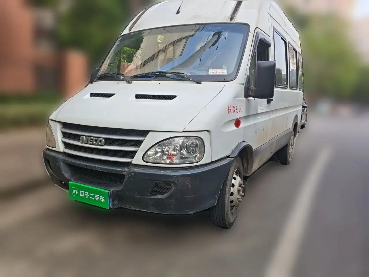 Iveco Power Daily 2013 2.5T-A37 Dual-Purpose High-Roof Van — миниатюра 1