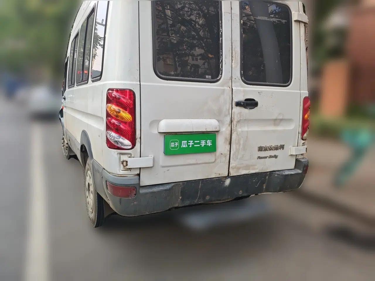 Iveco Power Daily 2013 2.5T-A37 Dual-Purpose High-Roof Van — миниатюра 4