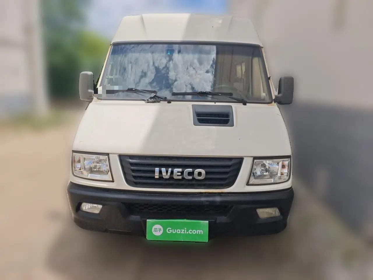 Iveco Daily 2017 2.5T A35 Passenger Van 5-7 Seats Model 47Z5 — миниатюра 2