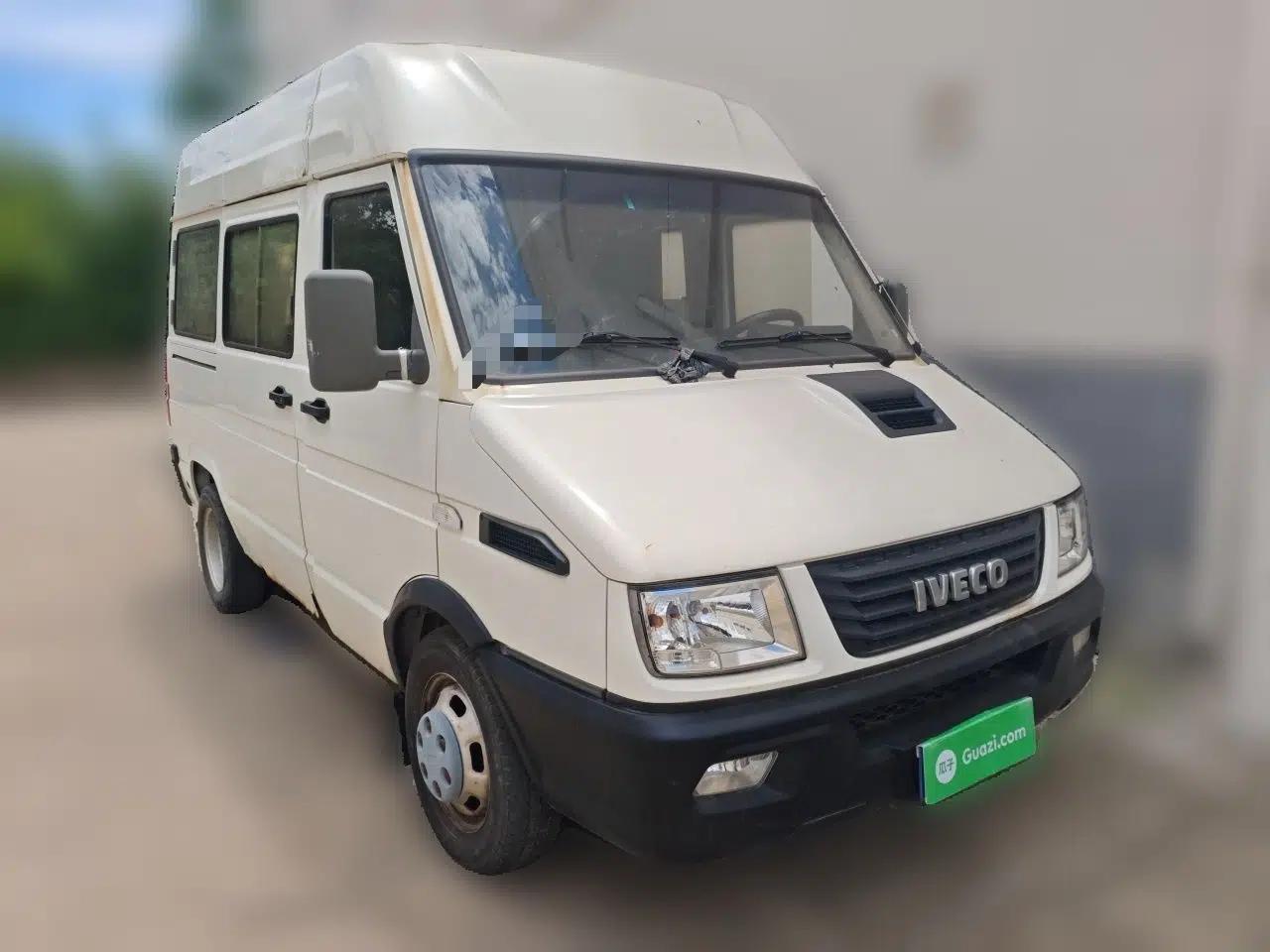 Iveco Daily 2017 2.5T A35 Passenger Van 5-7 Seats Model 47Z5 — миниатюра 3
