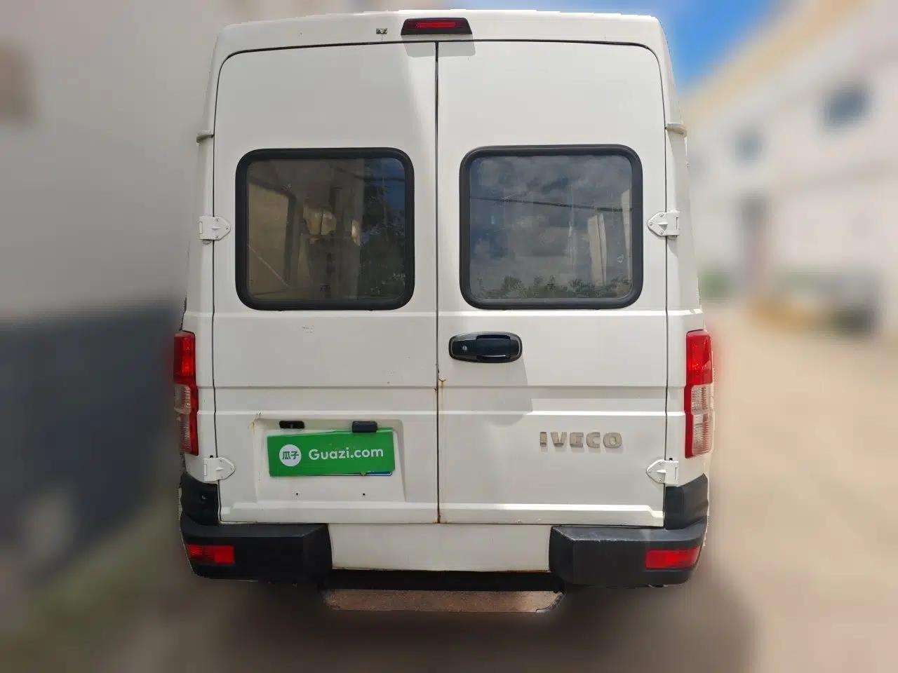 Iveco Daily 2017 2.5T A35 Passenger Van 5-7 Seats Model 47Z5 — миниатюра 5