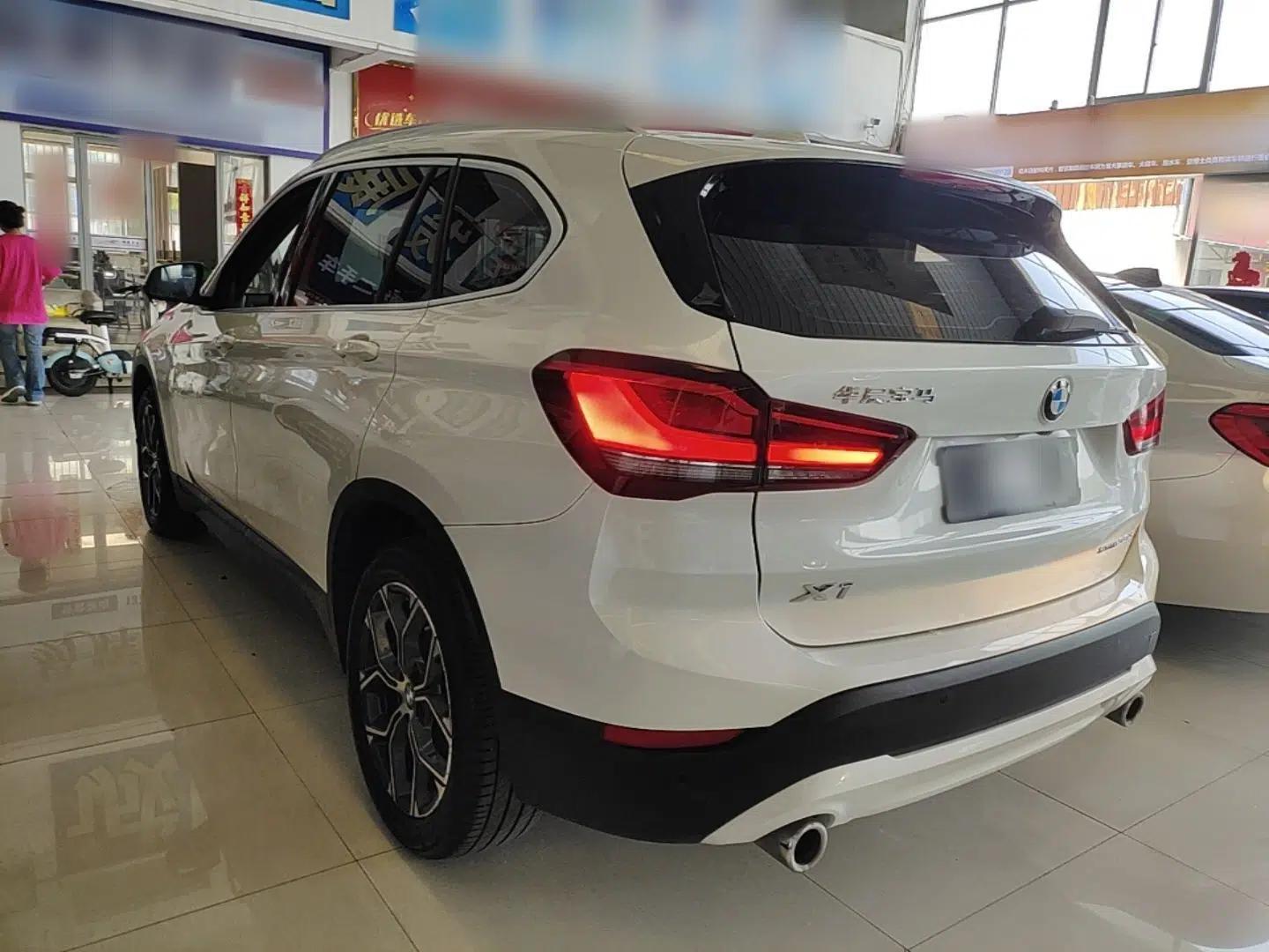 BMW X1 2021 Restyled sDrive25Li Leading Edition — миниатюра 4