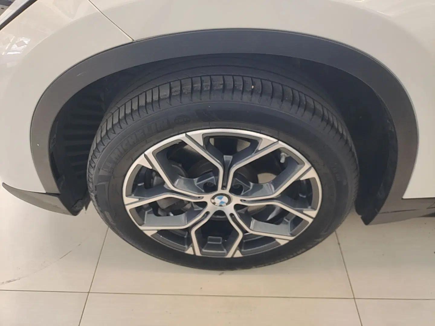 BMW X1 2021 Restyled sDrive25Li Leading Edition — миниатюра 10