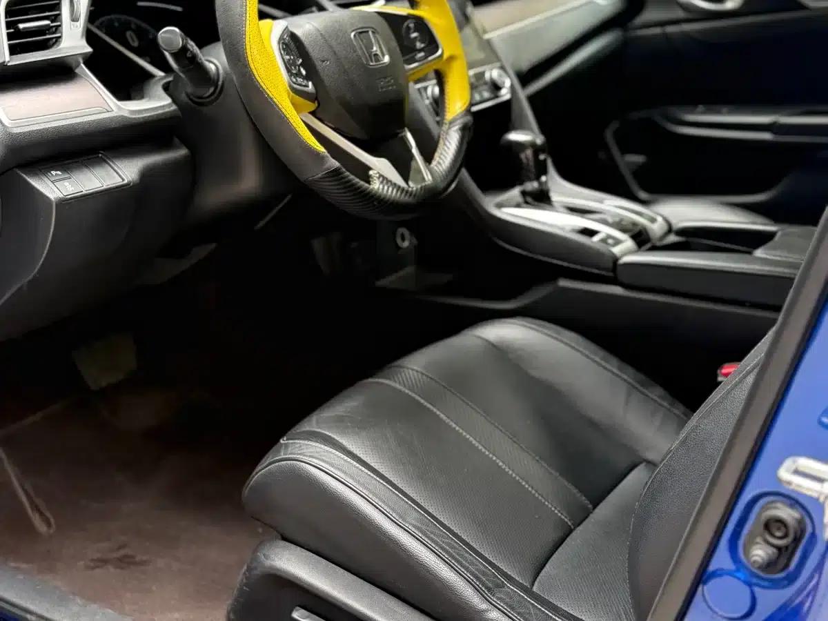2016 Civic 220TURBO CVT Premium Edition — миниатюра 5